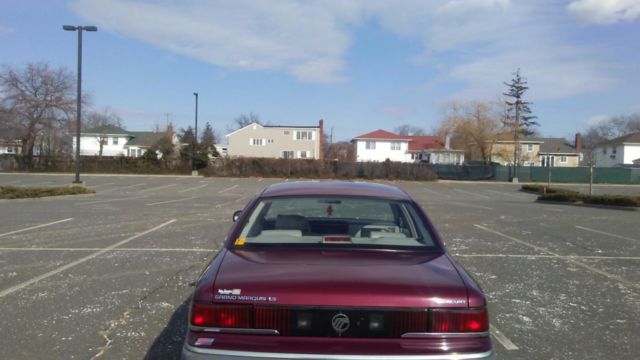 do not pass this one up!! your looking at a perfect 31000 mile grand marquis!