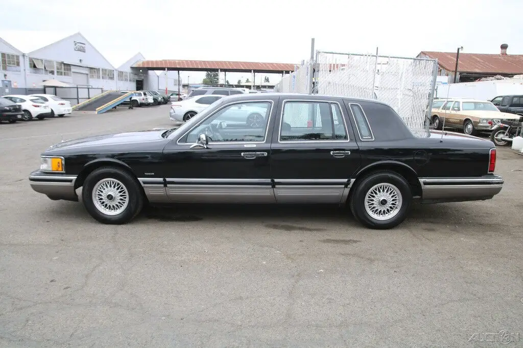 (ovw) 1992 lincoln town car 72k low miles automatic 8 cylinder no reserve!