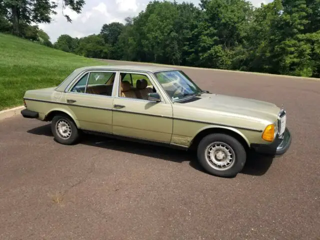 1983 mercedes benz w123 300td turbo diesel sedan