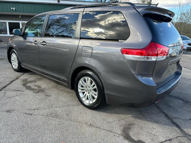 2011 toyota sienna xle