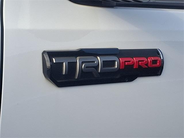 2017 toyota tacoma base