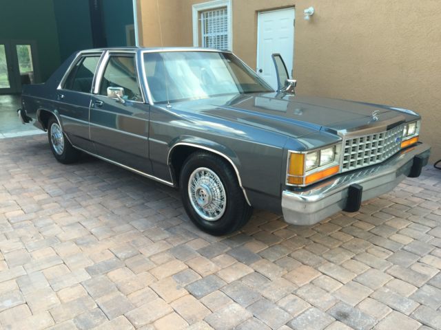 ford crown victoria only 23 miles