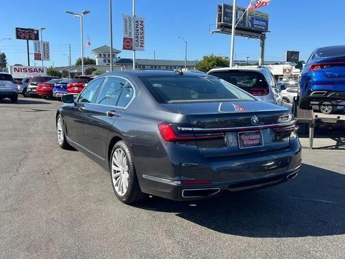 2022 bmw 740