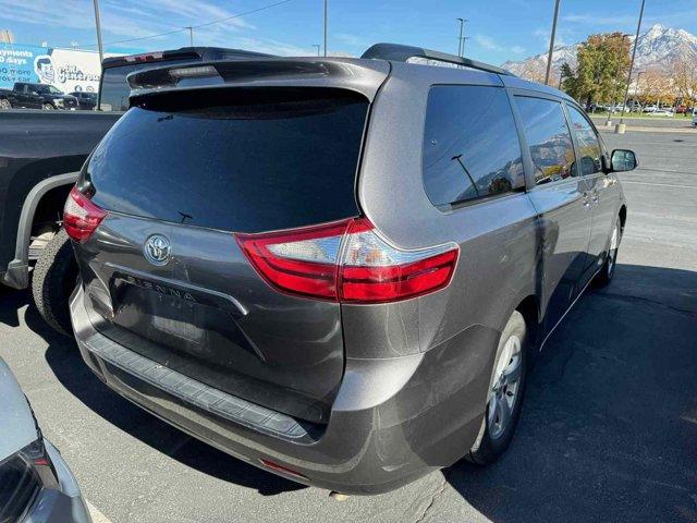 2017 toyota sienna l