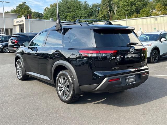 2023 nissan pathfinder sv