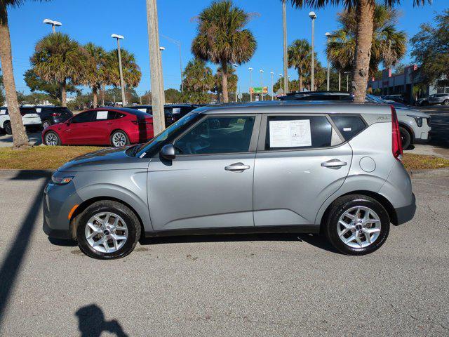 2022 kia soul lx