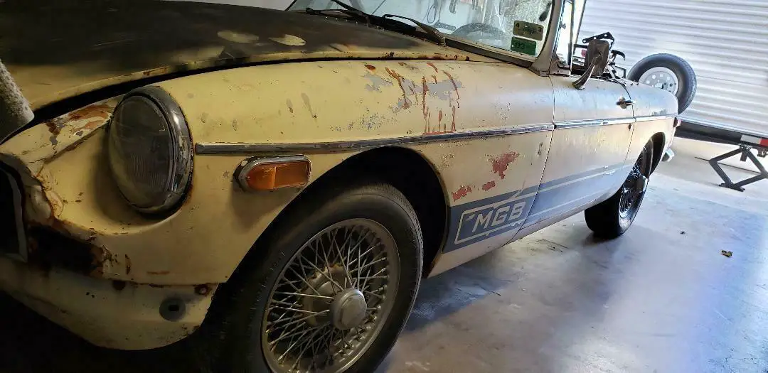 split bumper and wired wheels