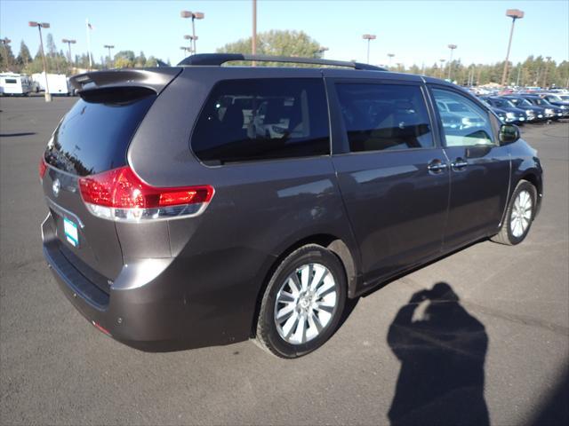 2011 toyota sienna limited