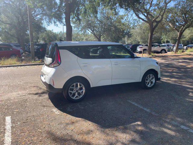 2023 kia soul lx