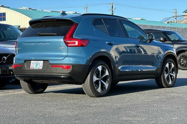 2024 volvo xc40 b5 plus dark theme