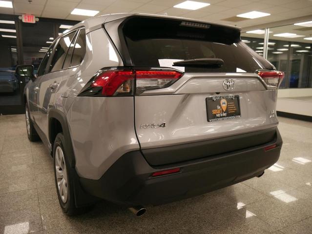 2022 toyota rav4 le