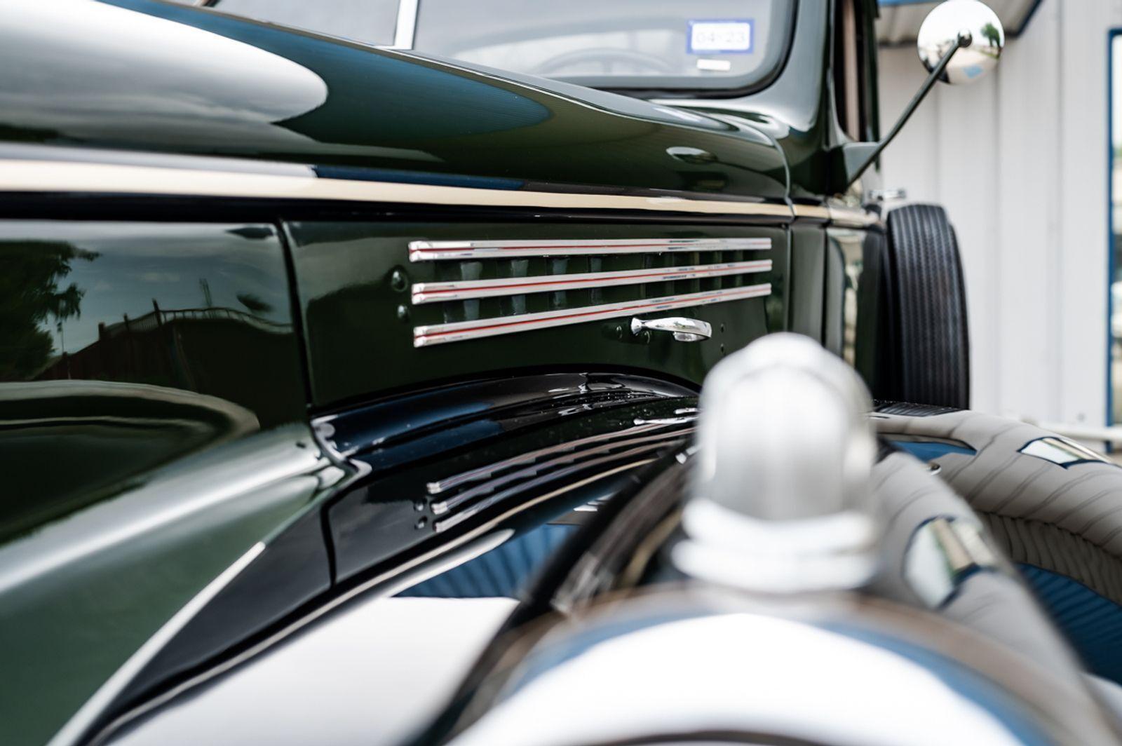 1946 chevrolet 3500 green pickup manual!