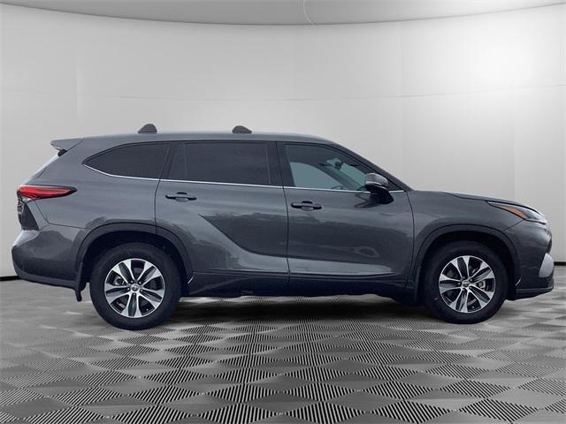 2022 toyota highlander hybrid xle