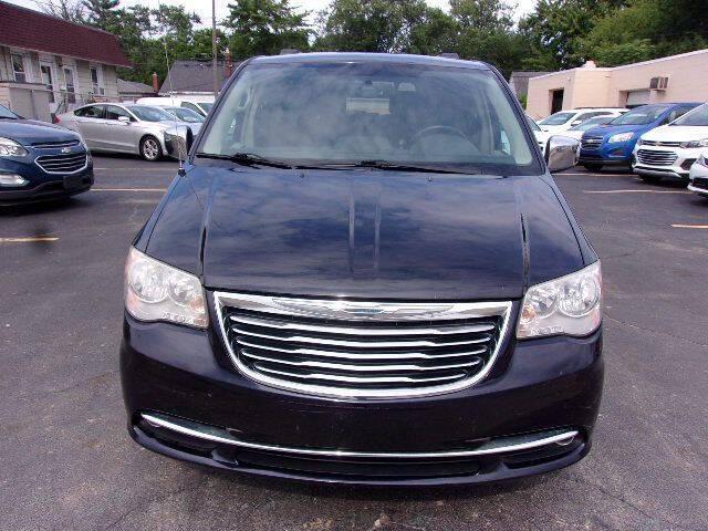 2011 chrysler town & country touring-l