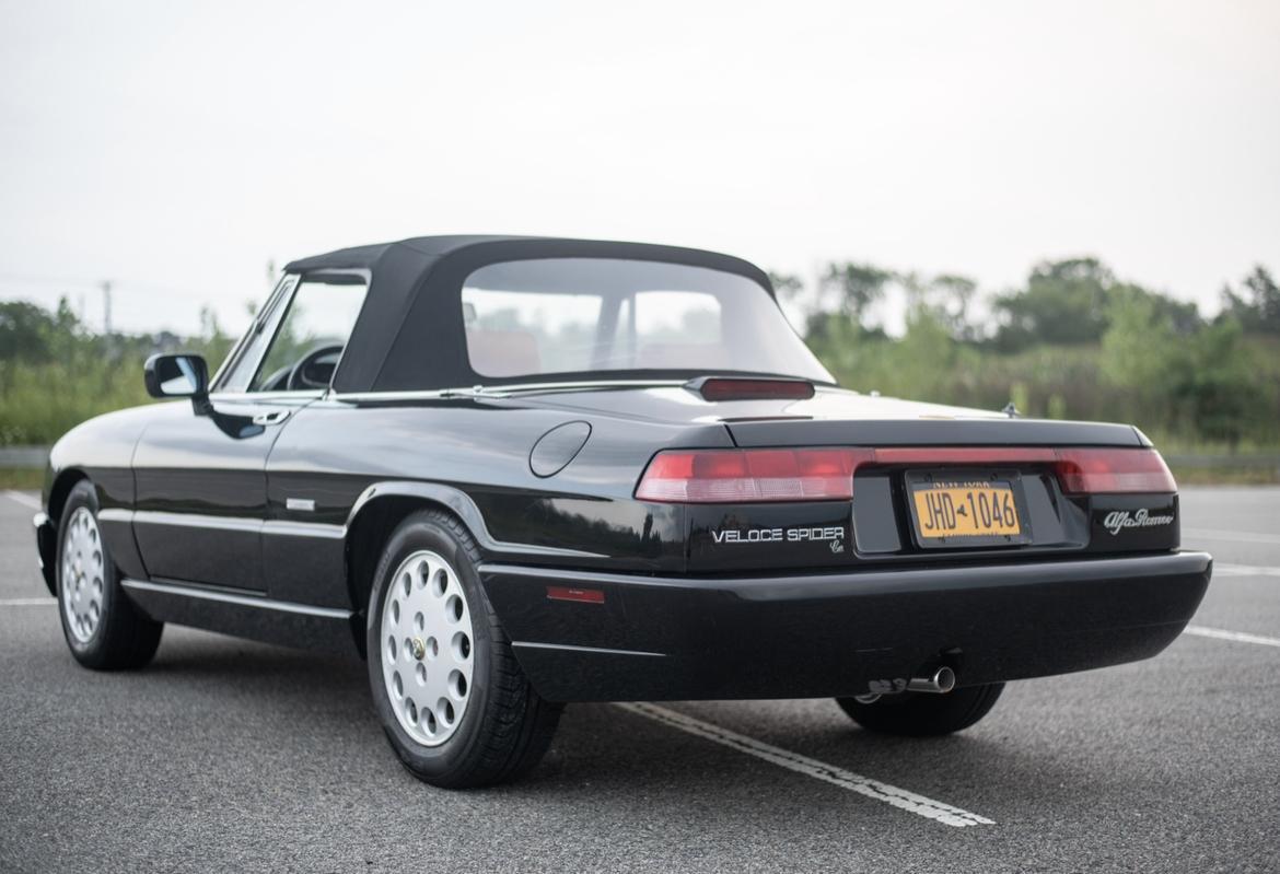 1994 alfa romeo spider commemorative edition 5-speed