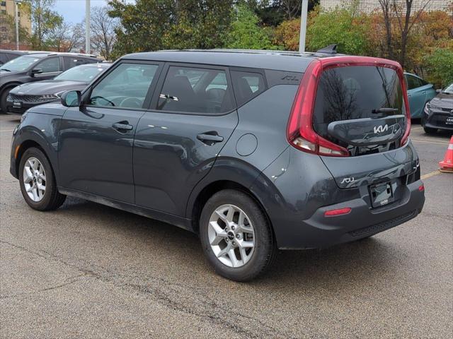 2022 kia soul lx