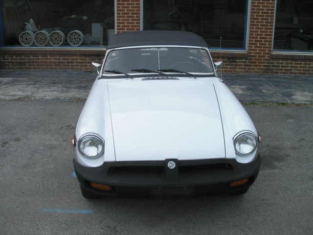 1977 mgb white