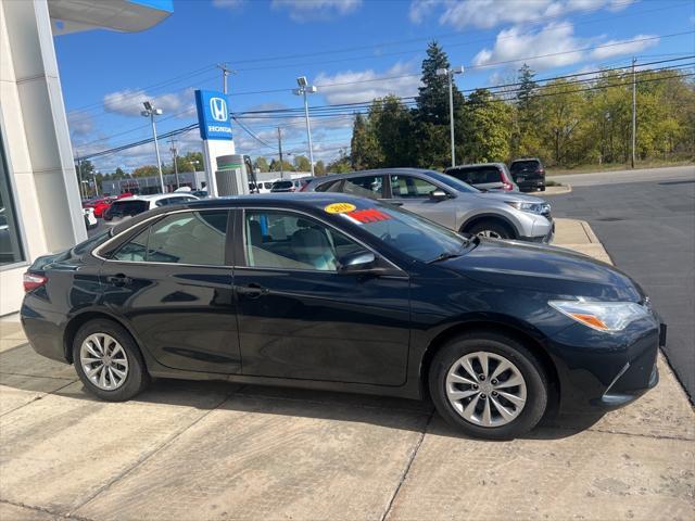 2016 toyota camry le
