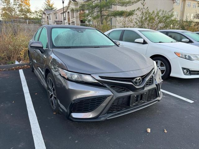 2021 toyota camry se