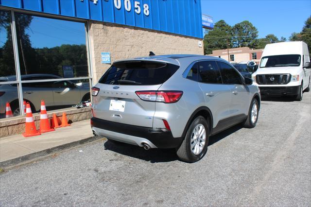 2020 ford escape se
