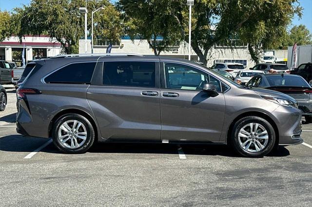 2022 toyota sienna limited 7-passenger
