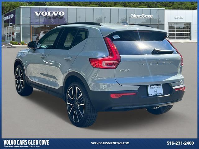 2024 volvo xc40 b5 ultimate dark theme