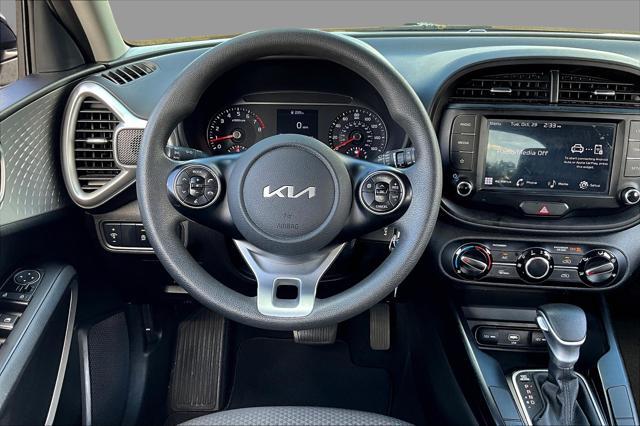 2022 kia soul lx