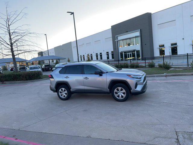 2023 toyota rav4 le