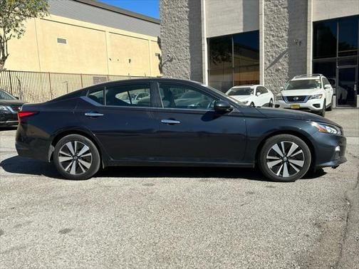 2022 nissan altima
