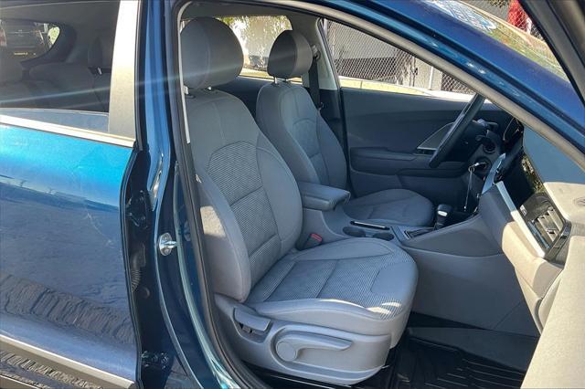 2022 kia niro lx