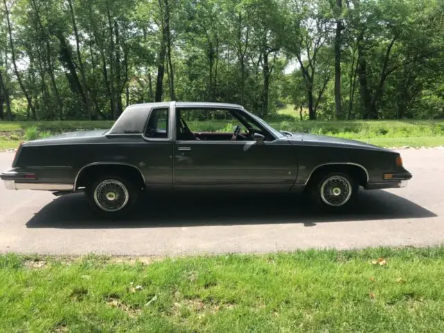 v8 classic brougham solid body 64k miles runs well free shipping