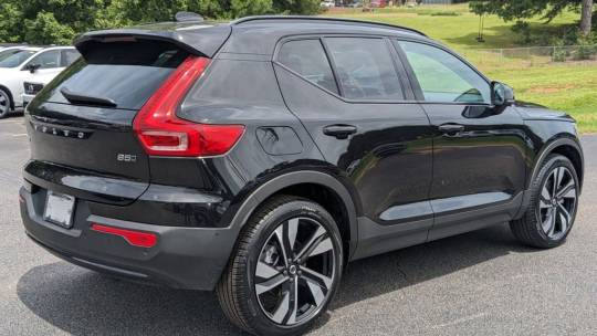 2024 Volvo XC40 b5 plus dark theme