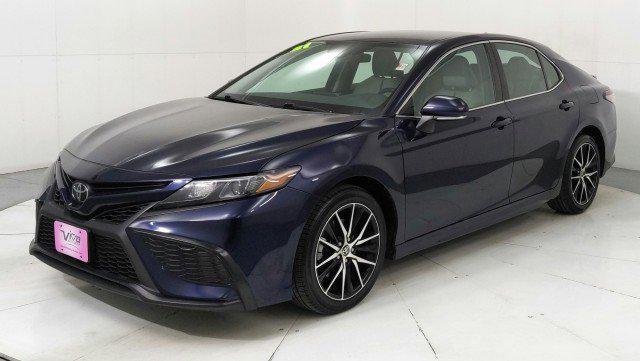 2022 toyota camry se