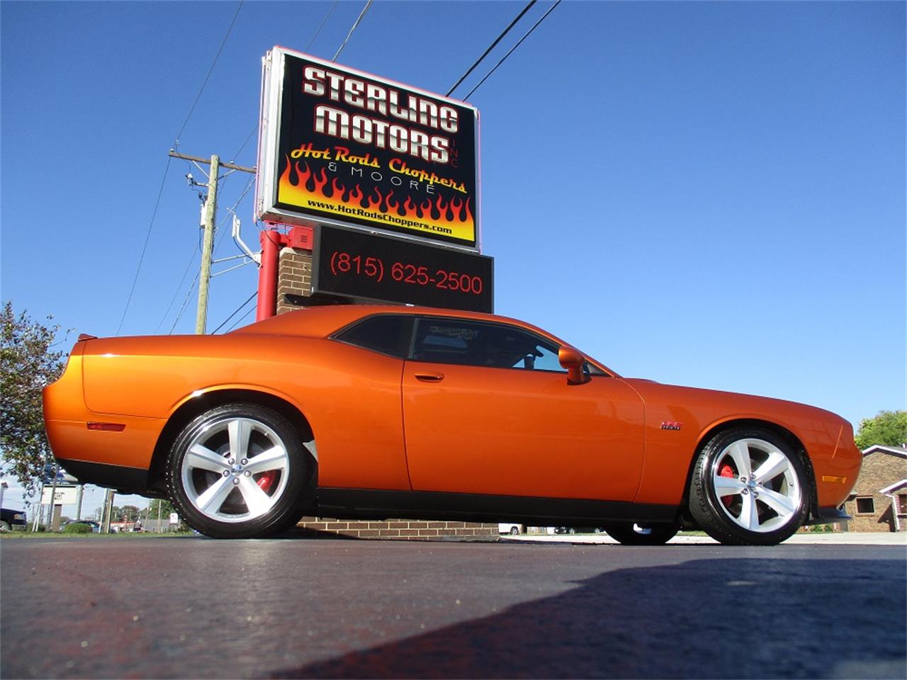 2011 dodge challenger srt8