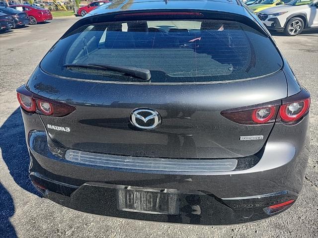 2022 mazda mazda3 fwd w/premium package