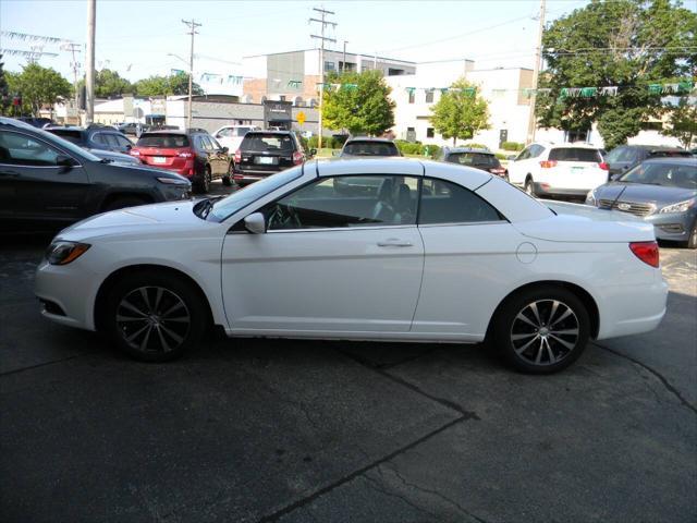 2011 chrysler 200 s