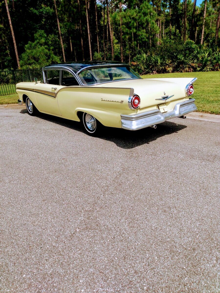 1957 ford fairlane v8