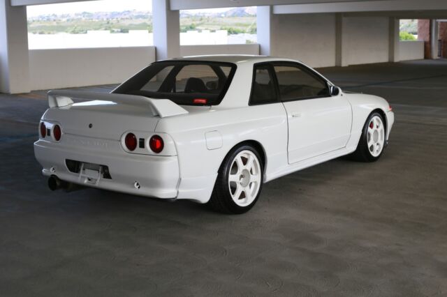1994 nissan gt-r white