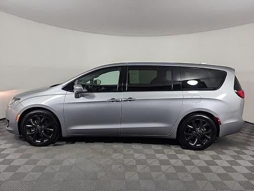 2020 chrysler pacifica touring in waterloo, iowa