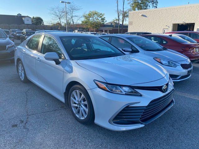 2022 toyota camry le