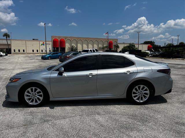 2022 toyota camry le