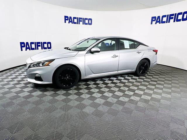 2022 nissan altima 2.5 sv