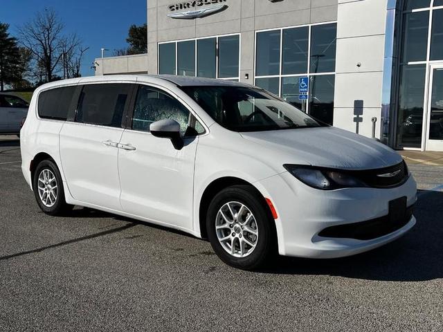 2023 chrysler voyager lx