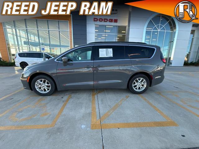 2022 chrysler pacifica touring-l