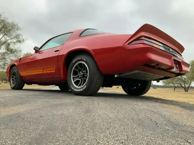 1981 chevrolet camaro rare 4 speed z/28 ac ps pb nice car 0 red coupe 305 v8 4 s