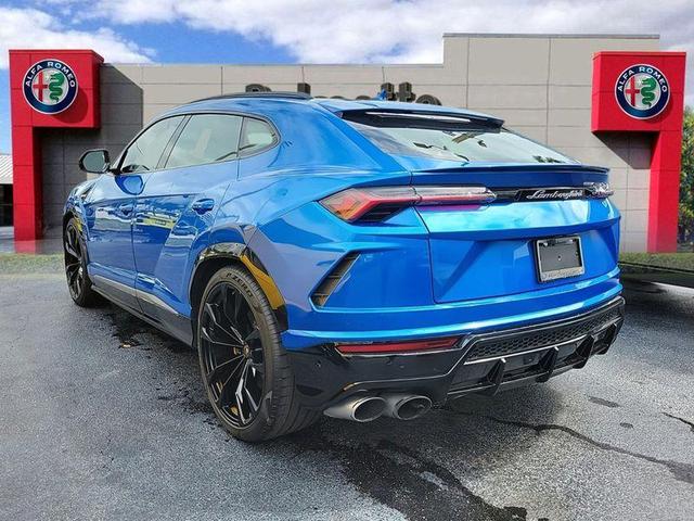 2020 lamborghini urus base