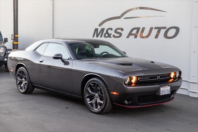 2018 dodge challenger sxt