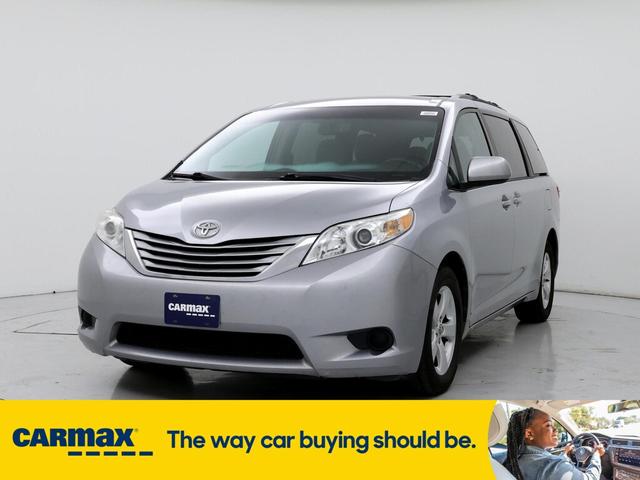 2017 toyota sienna le