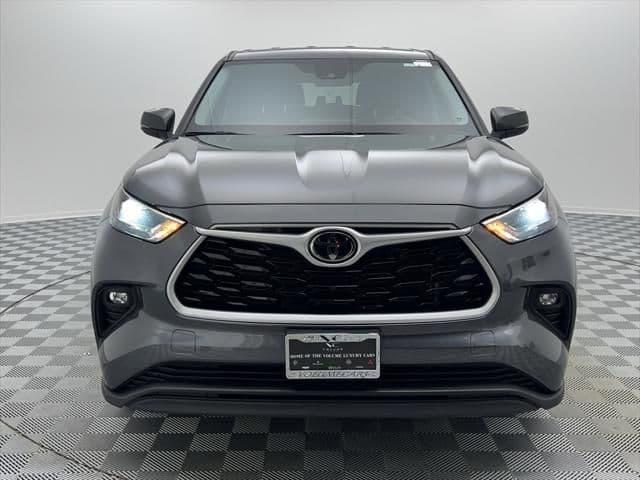2023 toyota highlander le in des plaines, illinois