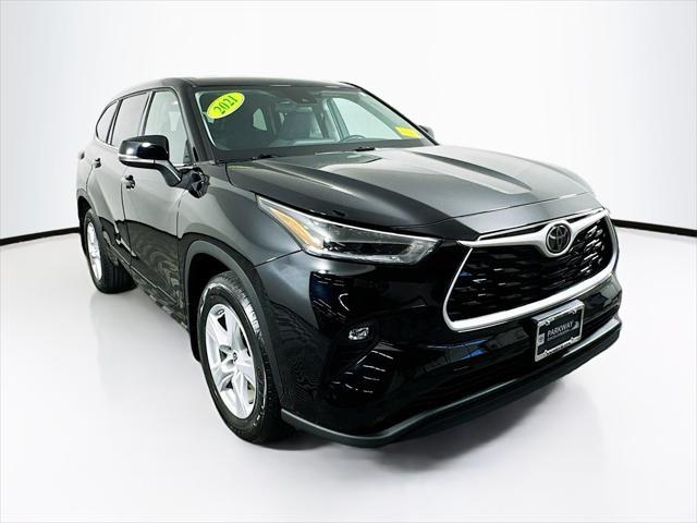 2021 toyota highlander le